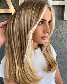 Ethereal Blonde Money Piece Hair Blonde Money Piece With Highlights, Ethereal Blonde, Blonde Money Piece Hair, Highlights With Money Piece, Blonde Highlights With Money Piece, Trendy Highlights, Hair Lightening, Money Piece Hair, Money Pieces