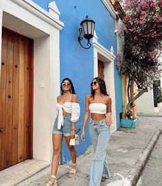 Outfits For El Salvador, Medellin Colombia Outfits Women, Colombia Vacation Outfits, Cuba Vacation Outfits, Panama Outfit Ideas, Medellin Colombia Outfit, Guadalajara Mexico Outfits, Jalisco Outfits, Cuba Outfit Ideas