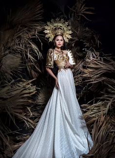 #women #lady #beatuiful #dress #unique #special #philippines #BinibiningPilipinas #model #miss #amazing #amazingdress #girl #princess #queen Filipino Wedding Dress, Women Characters, Couture Dior, Filipino Wedding