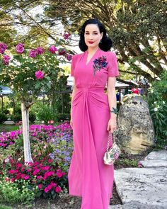 2.2m Followers, 1,146 Following, 2,353 Posts - See Instagram photos and videos from 💄Dita Von Teese (@ditavonteese) Dita Von Teese Style, Dita Von Tease, Standing Flower, Dita Von, 40s Fashion, Dita Von Teese, Person Standing, Be Present, Old Hollywood Glamour