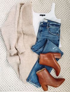 Thanksgiving Mom Outfits, Counselor Outfits Women, Counselor Outfits, Stylish Boots For Women, Power Casual, Sweater Booties, Womens Fasion, Fall Sweater, Cute Fall Outfits