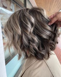 20+ Gray Blending Color Ideas for Transitioning Your Hair Greyish Hair, Brown Hair Pictures, Which Hair Colour, Hair Colour Inspo