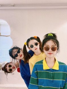 This is a fun and goofy pose. Maybe people can wear sunglasses if they choose to do so Pose Mode, Sisters Photoshoot