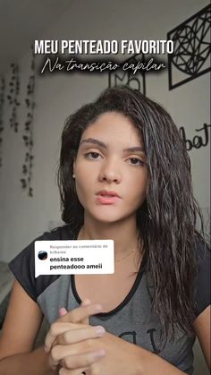 A transição capilar é o processo em que se abandona o uso de químicas alisantes para retornar á textura natural do cabelo. Penteado | Transição capilar | Cabelo cacheado Glow Hair, Hairstyle Inspo, Bruno Mars, Light Brown Hair, How To Make Hair, Blue Hair, Wavy Hair, Hair Hacks