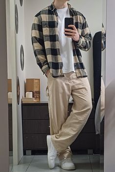 Baggy Man Style, Baggy Fits For Men, Simple Clothing Style Men, Style For Men Aesthetic, Man Fits Aesthetic, Fashion Outfits For Men Casual, Cargoes Outfit Men, White Outfit For Men Casual, Style Inspiration Mens Casual