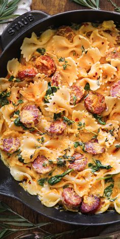 Creamy Acorn Squash Pasta with Sausage and Spinach in a cast iron skillet. Acorn Squash Pasta, Pasta With Sausage And Spinach, Sausage And Spinach Pasta, Squash Pasta Recipe, Pasta Farfalle, Squash Sauce, Sausage And Spinach, Fall Pasta, Pasta With Sausage