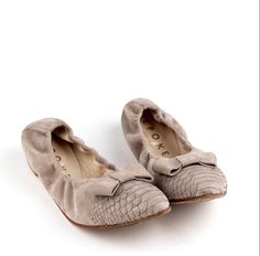 Bespoke Italian-made ballerinas with a comfortable pointy toe and a small heel of 15mm in luxurious beige suede and nubuck. These classic flats have a very comfortable fit due to the elastic piping on top of the shoes. The thin rubber implants in the outer leather soles provide a comfortable grip, so you will feel fabulous wearing them. Ballerina Art, Exclusive Shoes, Ballerina Flats, Ballet Flat Shoes, Ballerinas, Malta, Flat Shoes Women, Copenhagen, Ballet Shoes