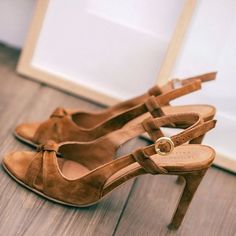 Anthropologie Shoes, Leather Sandals Flat, Shoe Closet, Pretty Shoes, Dream Shoes, Shoe Obsession, Shoe Lover, Shoe Style, Heel Shoes