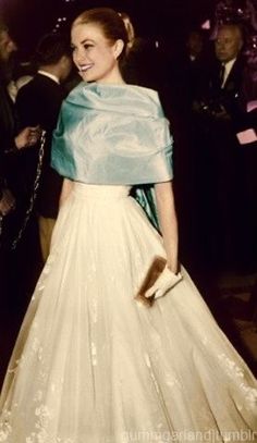 Grace Kelly Blue Dress, Grace Kelly Outfits, 1950s Ball Gown, Victorian Era Dresses, Runway Gowns, Vintage Hollywood Glamour