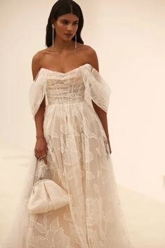 Boning Wedding Dress, Layered Wedding Dresses, Unusual Wedding Dresses, Off The Shoulder Sleeves, Wedding Dress Flowy, Wedding Dresses With Flowers, Wedding Look, Exclusive Wedding, Dress Inspo