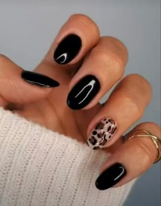 Leopard Print And Black Nails, Black Leopard Nail Designs, Leopard And Black Nails, Black And Leopard Print Nails, Black Nails With Leopard Design, Shelak Nails, Black Nails With Cheetah Print, Cheetah Nails Black, Black And Cheetah Nails