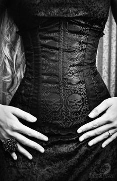 skull corset Underbust Corset, Gothic Beauty, Waist Cincher, Steampunk Fashion, Dark Fashion, Yohji Yamamoto