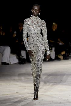 Alexander Mcqueen Spring 2024, Alexander Mcqueen 2024 Collection, Alexander Mcqueen 2024, Mcqueen Outfit, Alexandra Mcqueen, Alexander Mcqueen Ready To Wear, Alexander Mcqueen Runway, Dreamy Gowns, Alexander Mcqueen Clothing