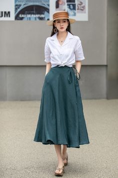 Maxi Skirt Professional Outfits, Green Midi Skirt Outfit, Skirts Ideas, Midi Outfits, Midi Skirt Outfit, Retro Glamour, Midi Flare Skirt, Skirt Trends, Fashion Fail