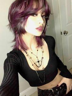 Choppy Wolfcut With Bangs, Cool Emo Hairstyles, Wolfcut Color Ideas, Jellyfish Haircut No Bangs, Medium Length Scene Hair, Goth Wolfcut, They Them Haircuts, Layered Alternative Hair, Layered Emo Hair