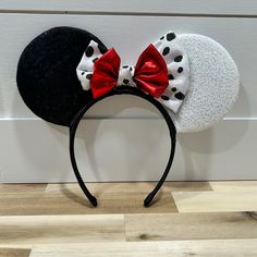 Cruella Sequin Ears With A Multi-Tired Bow. Not In Original Packaging, But Never Worn. For Ages 3+ Villain Dresses, 101 Dalmations, Disney 101 Dalmatians, Disney Ears, Disney Movie, Kids Hair Accessories, Mickey Ears, Ear Headbands, Disney Villains