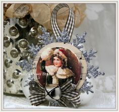 cute idea for your silver snowflakes Vintage December, Christmas Orniments, Victorian Ornaments, Victorian Christmas Ornaments, Christmas Card Crafts, Family Keepsakes, Christmas Ornaments Homemade, Christmas Ornament Crafts, Victorian Christmas