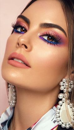 Bold Eyeshadow For Blue Eyes, Mexican Make Up Looks, Makeup For Hot Pink Outfit, Spring 2024 Makeup Trends, Wild Makeup Looks, Glam Makeup Looks Dramatic, Unique Eyeshadow Looks, Summer 2023 Makeup, Bold Eye Makeup Looks