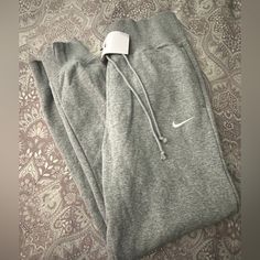 Standard Fit High Rise Grey Sweatpants With Adjustable Waist Band And Fleece Lined Size M Will Definitely Fit A Medium / Large $70 Msrp Grey Nike Sweats, Jumpsuits Women, Nike Sweats, Grey Sweatpants, Birthday List, Grey Nikes, Nike Pants, White Nikes, Waist Band