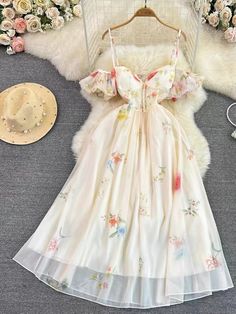 Sweet, fresh spaghetti strap dress, temperament, mid-length A-line printed dressMaterial:blendedStyle:fairyFeatures:printedColor:as pictureSize(CM):S,M,L 1inch=2.54cmS:bust:86,length:120,waist:65&ltp&gtM:bust:90,length:125,waist:69&lt/p&gt&ltbr/&gt&ltp&gtL:bust:94&lt/p&gt&ltbr/&gt&ltp&gt,length:67,waist:73&lt/p&gt&ltbr/&gt&ltp&gtNote:Due to different measurement methods,there will be 1-3 error(unite:cm), please understand.&lt/p&gt&ltbr/&gt&ltp&gtPlease check the size carefully when you choose items,thank you.&lt/p&gt&ltbr/&gt Boubou Styles For Women, Royalty Dress, Floral Dress Outfits, Casual Midi Dress, Chic Dress Classy, Maxi Dress Summer, Vintage Flower Prints, Dress Y2k, Y2k Summer