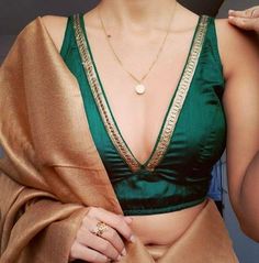 Cutsleeves Blouse, Blouse Sabyasachi, Deep V Neck Blouse, Designer Saree Blouse, Blouse Sari, Blouse Crop Top, Saree Wearing, Saree Wearing Styles, Blouse Indian