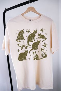 Vintage 90s Tattoo Cat Tshirt ⭐ Welcome to K & K Custom Tees! ⭐  - Indulge in pure comfort with our Comfort Colors Shirt. Soft, relaxed, and available in a variety of colors! ⭐SHIRT DETAILS⭐  -High Quality fabric  -100% ring-spun US cotton -Designed and printed in the USA  ⭐ PLEASE NOTE ⭐ -For an oversized look, we suggest to size up 1-2 sizes. These shirts run like standard unisex tees. Please see size chart for a more fitted look!  -Colors may vary based on your monitor or screen display! ⭐CAR Cool Graphic Tshirt Designs, Cat Tshirt Design Ideas, Screen Print Tshirt Design, Graphic Tees Cute, Vintage Cat Print Short Sleeve Tops, Vintage Short Sleeve Top With Cat Print, Vintage Crew Neck T-shirt With Cat Print, Tshirt Vinyl Ideas, Aesthetic T Shirts Vintage