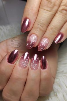 50+ Gorgeous Christmas Nails 2024: For Your Perfect Festive Look December Chrome Nails, Nails December 2024, Sylwester Nails, Casual Christmas Nails, Christmas Manicure Ideas, New Year Nails, Festive Nail Art, Cute Christmas Nails