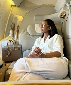 Money Future, Women Ceo, Wealthy Lifestyle, Woman Aesthetic, Luxury Lifestyle Women, Rich Girl Lifestyle, Outfit Yoga