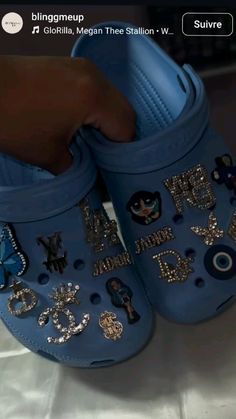 Bone Color Crocs With Charms, Red Crocs With Charms, Blue Crocs Aesthetic, Blue Crocs With Jibbitz, Jibits For Crocs, Croc Ideas