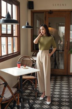 Summer Office Attire Women, Summer Office Attire, Celana Kargo, Office Attire Women, Elegant Fashion Outfits, Professional Work Outfit, Fotografi Digital