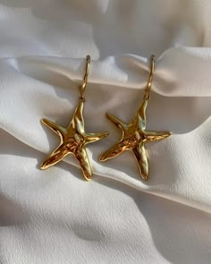 Trajes Kylie Jenner, Summer Elegance, Starfish Earrings, Starfish Pendant, Earrings Summer, Gold Aesthetic, Hoop Earrings Gold, Idea Gift, Earring Ideas