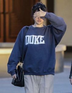 Duke Sweatshirt, Models Off Duty, 가을 패션, Law School, Jeans Boyfriend, Dream Job, Off Duty