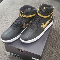 Brand New Never Worn Black And Metallic Gold Air Force One High Tops Gold Casual Basketball Shoes For Streetwear, Nike Kobe Shoes, Nike Air Max 2, Nike Flyknit Racer, Kobe Shoes, White Basketball Shoes, Nike Zoom Pegasus, Nike Gold, Air Force One