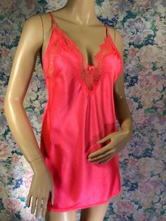 Coquette Pink Top For Party, Victoria's Secret Pink Tops For Night Out, Pink Coquette Camisole Top, Pink Lace Trim Top For Night Out, Pink Camisole Top With Coquette Style, Pink Spring Bedtime Tops, Pink Lace Trim Sleep Top, Victoria's Secret Pink Sleeveless Top, Pink Sleep Top With Lace Trim