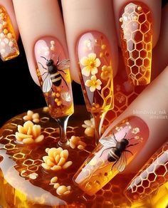 Bumble Bee Nails, Bee Nails, Fall Nail Trends, Daisy Nails, Nails 2021, Fall Nail Art, Fall Nail, Unique Nails