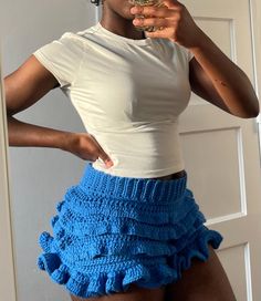 Jupe short au crochet Taille M/L Crochet Pleated Skirt, Jupe Short, Womens Skirts, Mesh Cap, Stripe Skirt, Wedding Shop, Pleated Skirt, Belgium, Halloween Shopping