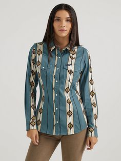 It doesn’t get much more iconic than this. Let those cowboys know who wears it best in the Women’s Checotah Classic Western Snap Shirt. It’s crafted from cotton twill that’s covered in our signature striped design full of Western-inspired motifs. It comes with a slim fit that’s cut a little closer to the body so it celebrates your shape. Plus, the pointed yokes, chest pockets with flaps, the ‘W’ embroidery, and pearl snaps will lend all the authenticity you need. Wrangler Women, Short Uggs, Western Boots For Men, Work Boots Men, Jumpsuit Jacket, Women's Tops, Stripes Design, Cotton Twill, Mens Shorts