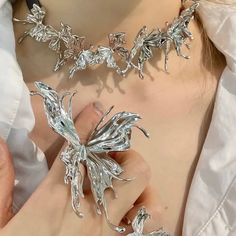 Melting Butterfly, Most Expensive Engagement Ring, Cyberpunk Accessories, Cyberpunk Streetwear, Expensive Engagement Rings, Ethereal Jewelry, Style Cyberpunk, Gothic Y2k, Dark Look