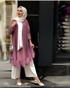 Modern Hijab Fashion, Hijab Fashionista, Chiffon Tunic, Muslim Fashion Hijab, Muslim Fashion Outfits, Muslimah Fashion Outfits, Hijab Fashion Inspiration, Hijabi Fashion, Designs For Dresses