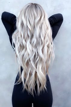 Long Icy Blonde Hair With Shadow Root, Long Platinum Blonde Hair, Haircut Layered, Long Platinum Blonde, Baylage Hair, Blonde Hair With Roots, Ice Blonde Hair, Platinum Blonde Hair Color