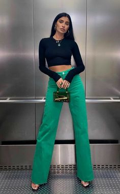 Green Jeans Outfit, Glacier Lake, Very Peri, Green Trousers, Moda Chic, Green Jeans, Causual Outfits, Green Pants, Outfit Aesthetic