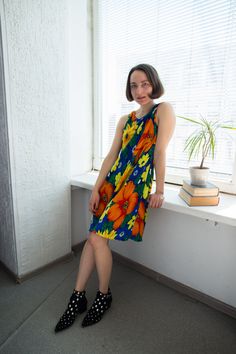 Vintage 80's multicolour floral print midi pleated dress. UK size not written but looks flexible like 8-12. Model size on the photo is 6. Measurements: length 36.5 inches, chest 40 inches, waist 47 inches, hips 54 inches. Fabric is very stretchy. Retro Multicolor Floral Print Midi Dress, Retro Multicolor Dress With Vibrant Print, Vintage Multicolor Knee-length Midi Dress, Multicolor Retro Print Knee-length Dress, Multicolor Mod Floral Print Dress, Print Midi Dress, Floral Print Midi Dress, Printed Midi Dress, Pleated Dress