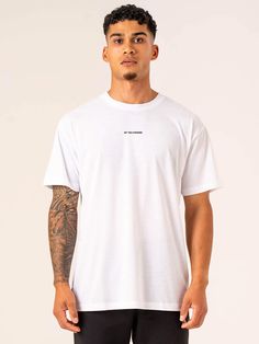 Model is 175cm tall. He usually wears a size M and is wearing a size M. His chest measures 92cm and his waist measures 74cm.
  Regular fit Woven Ryderwear label Lightweight polyester blend fabric  65% Polyester/35% Cotton
Recommended for training and lifestyle. Time Quotes, Oversized T Shirt, Mens Activewear, Active Wear Tops, Oversized Tshirt, Oversized Fits, Active Wear, Lifestyle, Fabric