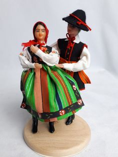 Ethnic Doll, Polish  SPOLDZIELNIA DOLLS vintage st wyspianskiego vtg toy handmade dancing dancers lalki para handmade couple green dress  Still in original box and well preserved,  Free shipping and tracking.    I'm new to Etsy and will be posting new items daily, please visit my other ethnic dolls or listings.   Thank you for supporting my small business. Polish Folk Costume, Mains Couple, Polish Traditional Costume, Porcelain Vase Design, Polish Wedding, Polish Folk Art, Polish Folk, Folk Doll, Polish Art