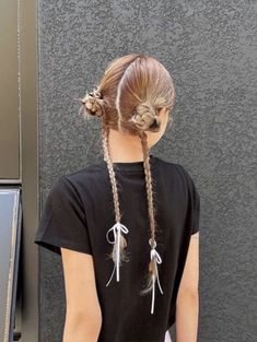 Cute Banana Clip Hairstyles, Space Buns Butterfly Clips, Uncanny Aesthetic, Artsy Hairstyle, Japanese Hair Styles, Hair Ribbons Hairstyles, Sweet Hairstyles, Ribbon Hairstyle