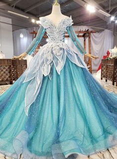 Beading Wedding Dress, Construction Marketing, Art Dresses, Princess Gowns, Costume Wedding, Haute Couture Wedding Dress, Long Sleeve Wedding Dress, Wolf Artwork, Blue Ball Gowns