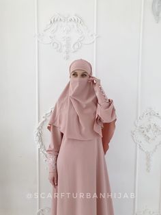 A beautiful and elegant pale pink dress and khimar with lace and decorative buttons. This gorgeous white gown has high cuffs, decorated with handmade lace and beautiful buttins, and comes with an elegant khimar. The khimar is decorated with the same kind of handmade lace and creates a tender silhouette. This dress is a soft, free-flowing shape, that doesn't cling to the figure and helps hide any imperfections, while underlining the advantages. A perfect fir for fashion conscious modest ladies. D Hijab Gown, Muslim Evening Dresses, Pale Pink Dress, Bridal Hijab, Wedding Clothing, Islamic Wedding, Islamic Dress, White Gown, Muslim Dress