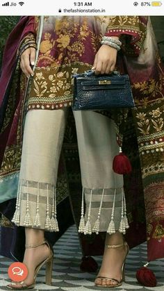 Pakistani Girls Dresses, Dress Stitching Ideas, Woman Sewing, Suit Neck, Kurtis Design, Stylish Kurtis, Trendy Trouser