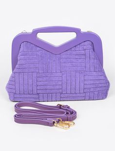 So cute cloth fabric purse with a wooden top handle. This reminds me of a jumbo pocket book. This is for a cute brunch date or day time event. Dimensions:  10.5W*6.5H*4D Integrity Quotes, Purple Stuff, Fabric Purse, Purple Purse, Denim Handbags, Brunch Date, Fabric Purses, Blue Purse, Day Time