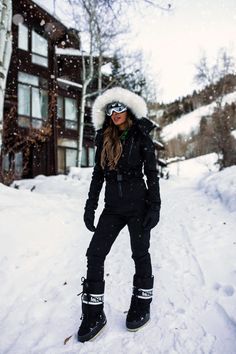 Womens Ski Suit, Apres Ski Dinner, Women’s Ski Outfit, Ski Coats For Women, Vail Outfits, Cute Ski Outfits For Women, Aspen Fashion, Snow Suits For Women